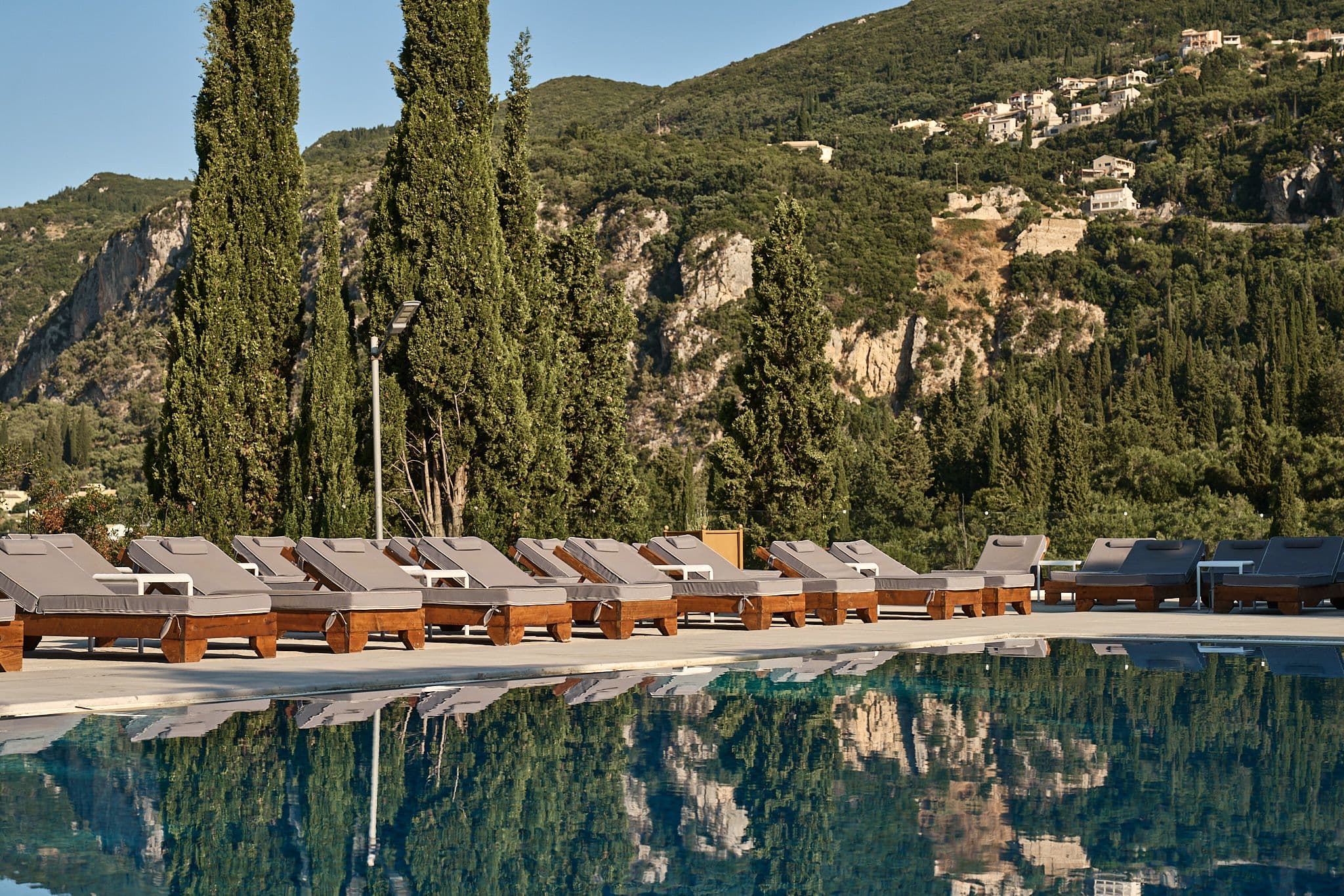 Apollo Pool Bar